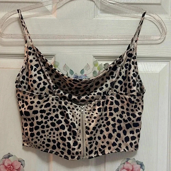 🐆🤍 Forever 21 Cheetah print animal print tank top in S EUC - Picture 4 of 9
